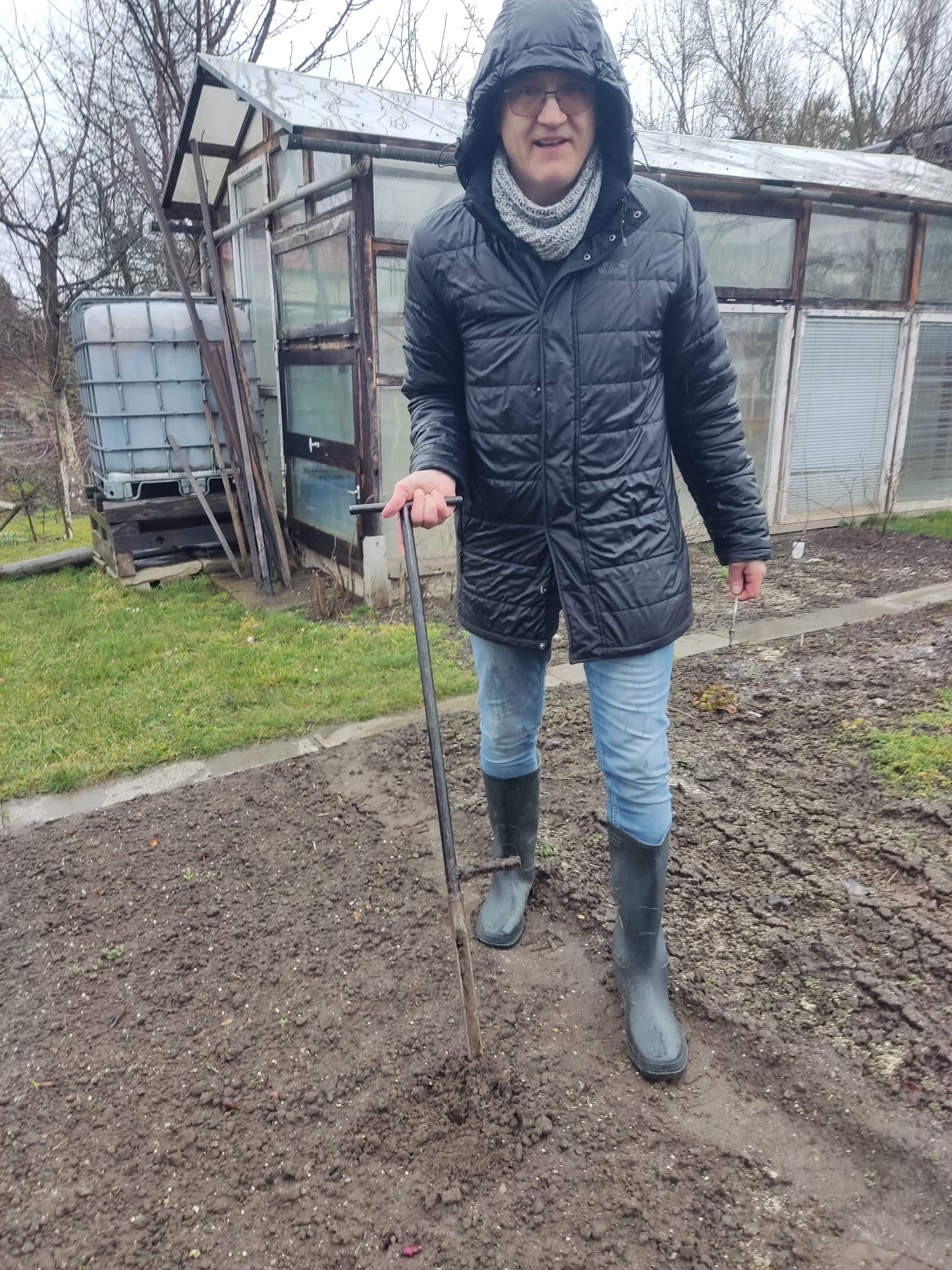 Pan Profesor podczas pobierania próbek